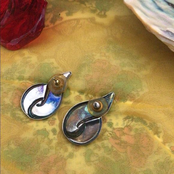 Vintage Navy & Cream Enamel Earrings Pierced Stud 1980’s - Picture 11 of 11